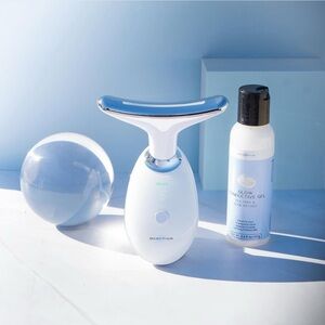 True Beauty Glow Anti-Aging Facial Massager AND Glow Conductive Gel (2.2 oz)